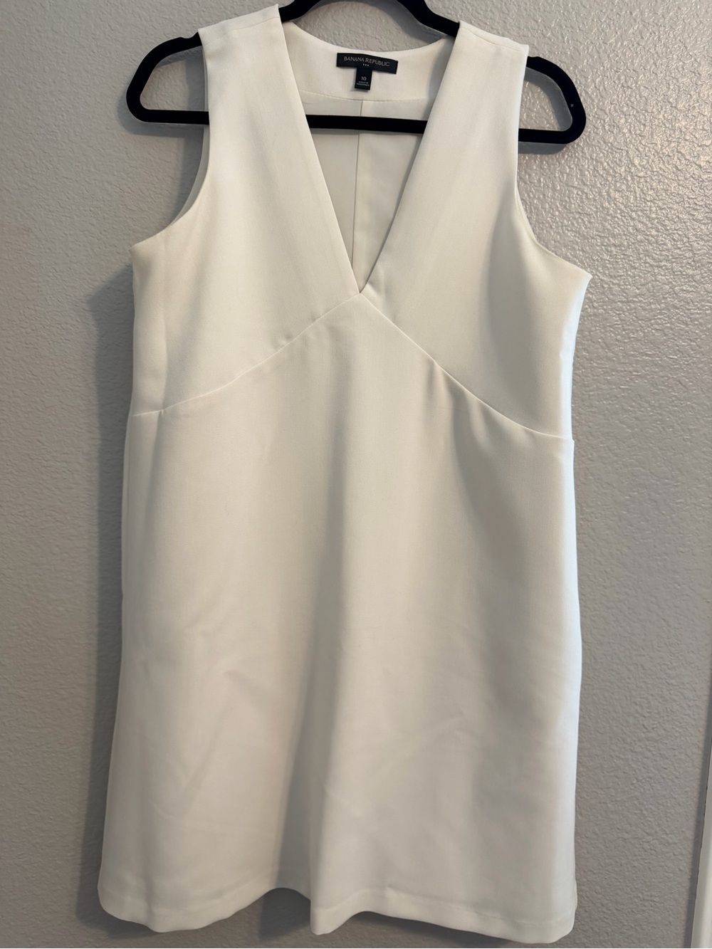 Banana Republic Cream V-Neck Sleeveless Shift Mini Dress